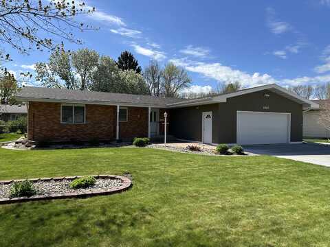 1920 McDonald Dr, Huron, SD 57350