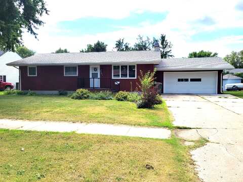 1701 McDonald Dr, Huron, SD 57350