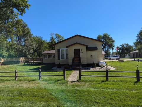 208 S 2nd Ave, Woonsocket, SD 57385