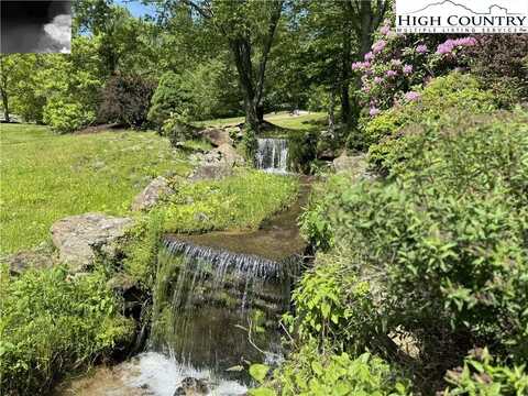 100 Steep Ridge Court, Hendersonville, NC 28792