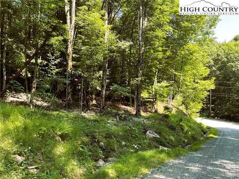 135 Lakeledge Circle, Beech Mountain, NC 28604