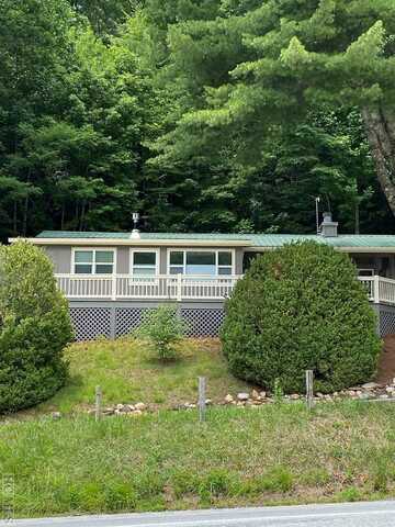 10121 Dillard Road, Scaly Mountain, NC 28775