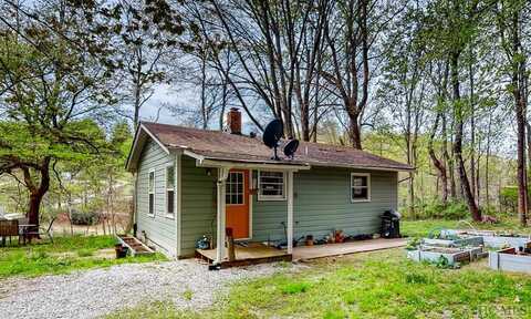 7 Grefe Road, Scaly Mountain, NC 28775