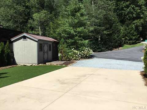 115 Wildflower Road, Scaly Mountain, NC 28775