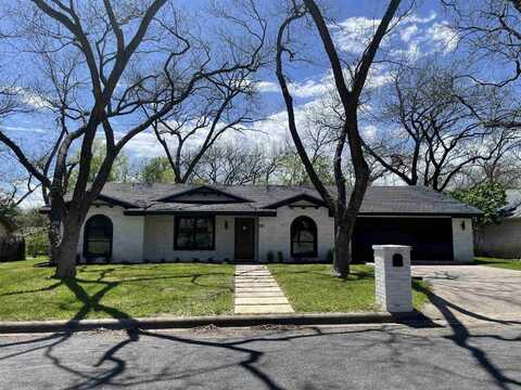 303 Mahan Street, Meadowlakes, TX 78654