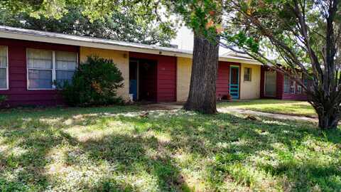 110 W LAKECREST, Bluffton, TX 78607