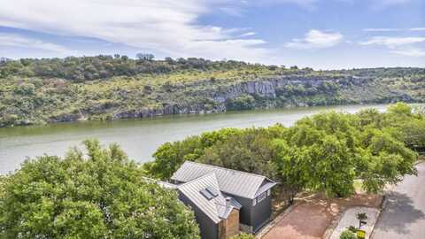 702 Los Escondidos, Marble Falls, TX 78654