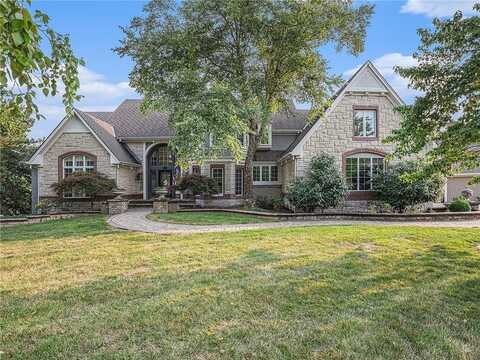 8021 Clearwater Drive, Parkville, MO 64152