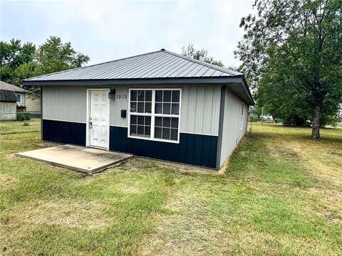 1915 Park Avenue, Baxter Springs, KS 66713