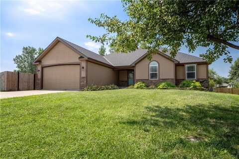 704 N Clear Creek Place, Tonganoxie, KS 66086