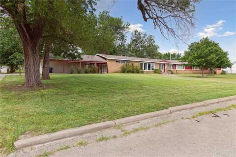 110 W 9th Avenue, Caney, KS 67333