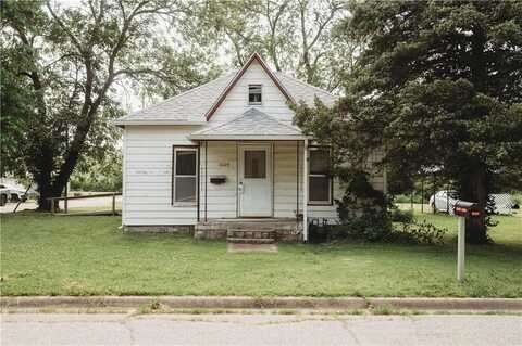 1029 S Forest Avenue, Chanute, KS 66720