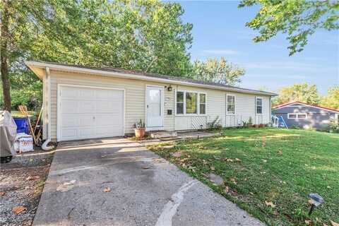 910 NE 61ST Street, Gladstone, MO 64118