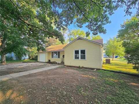 238 E 2nd Avenue, Garnett, KS 66032