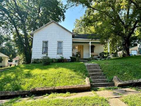 207 E Black Diamond Street, Richmond, MO 64085