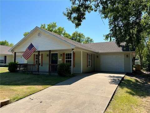 241 N Lynn Street, Nevada, MO 64772