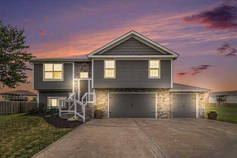 101 Creek Valley Terrace, Smithville, MO 64089