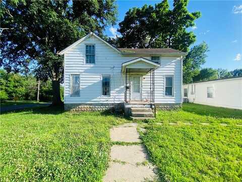 102 Highland Street, Sweet Springs, MO 65351