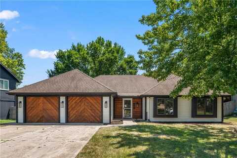 525 NE STATION Drive, Lees Summit, MO 64086