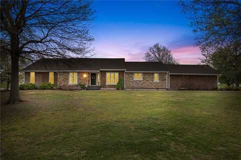 18 Lakeridge Road, Garnett, KS 66032