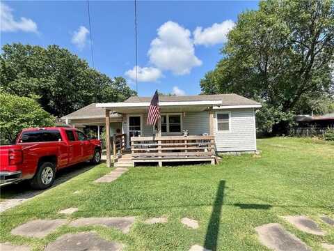 706 Huston Avenue, Altamont, KS 67330