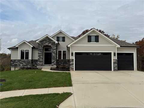 5899 NW Black Oak Court, Parkville, MO 64152