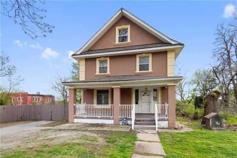 3711 E 9TH Street, Kansas City, MO 64124