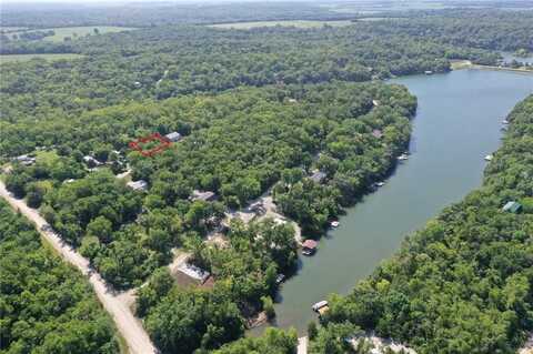 25 E Lakeview Drive, La Cygne, KS 66040