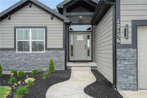 12156 N Tracy Avenue, Kansas City, MO 64165