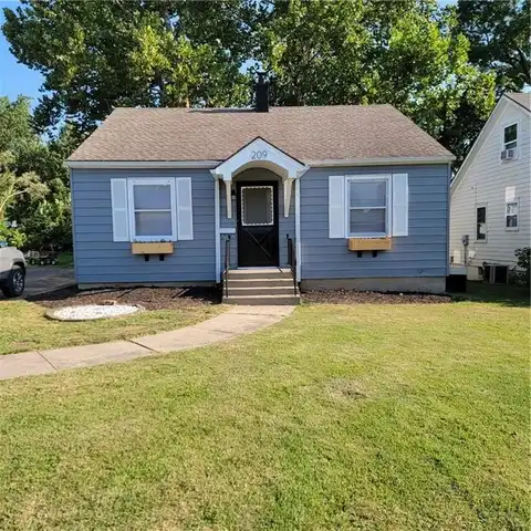 209 W 15th Street, Higginsville, MO 64037