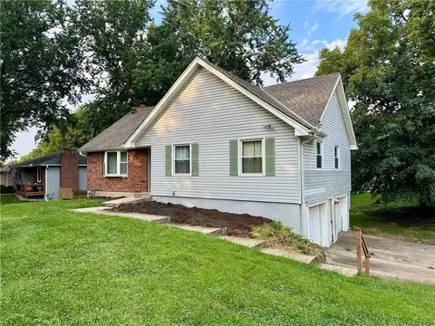 6912 NW Pleasant View Drive, Kansas City, MO 64152