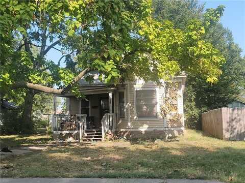 211 S Chestnut Street, Iola, KS 66749