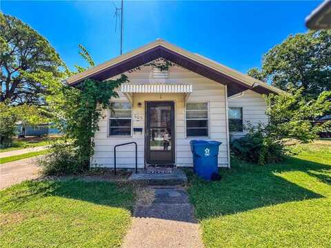 605 W 1st Street, Coffeyville, KS 67337