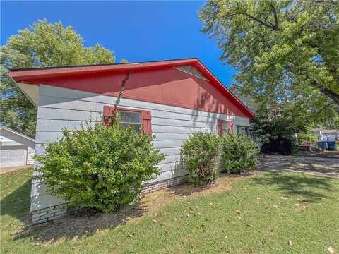 912 W 4th Street, Coffeyville, KS 67337