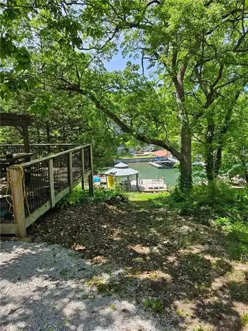 239 E Sugar Lake Drive, Mound City, KS 66056