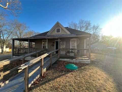 9 E Chippewa Street, Paola, KS 66071