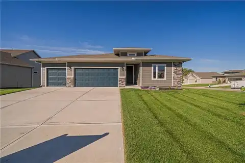 2100 Sycamore Street, Leavenworth, KS 66048