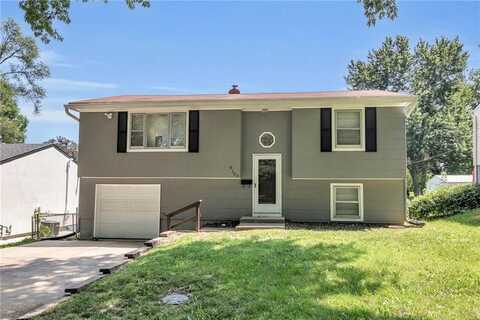 8105 NE San Rafael Drive, Kansas City, MO 64119