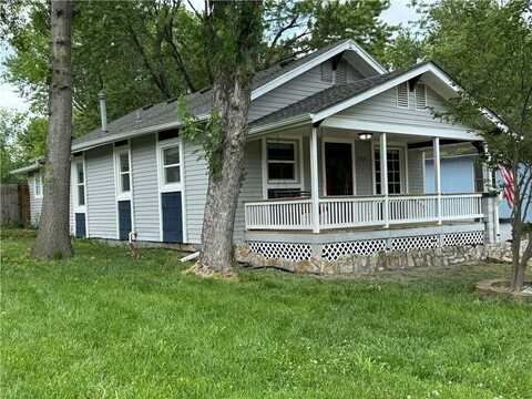 1324 Pacific Avenue, Osawatomie, KS 66064