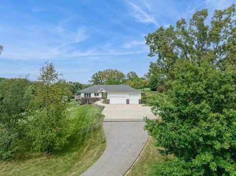 9 Valley Forge Dr, Lisbon, IA 52253