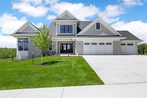 577 Auburn Ridge Rd, Coralville, IA 52241