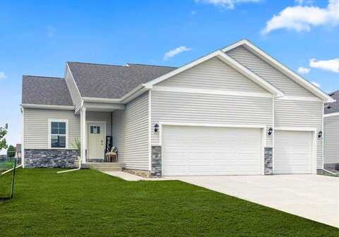 2881 Meadow Ct, Hiawatha, IA 52233