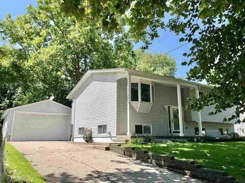 338 N 1st St, WestBranch, IA 52358