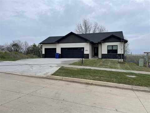 1417 Legend Dr, Tiffin, IA 52340