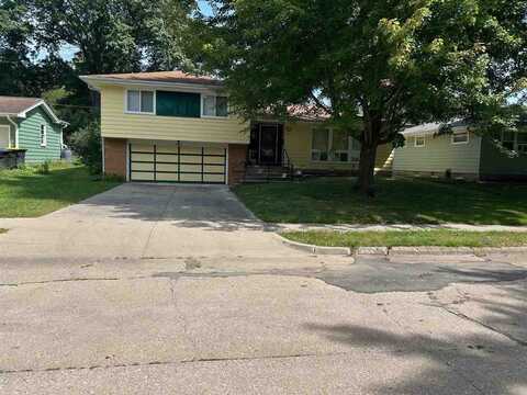 16 Brookfield Drive, IowaCity, IA 52245