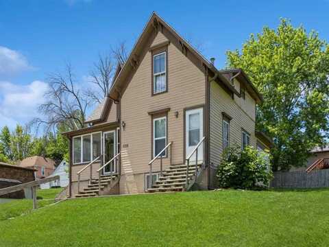 426 N 1st St, WestBranch, IA 52358