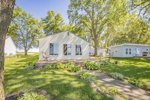 25461 McClelland Dr., Spirit Lake, IA 51360