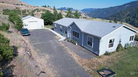 19593 Ryegrass Ln, Lenore, ID 83541