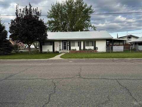 1009 E 5th St, Weiser, ID 83672