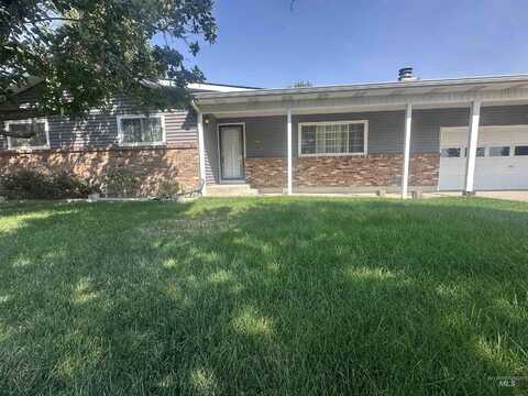 40 E 23rd N, Mountain Home, ID 83647